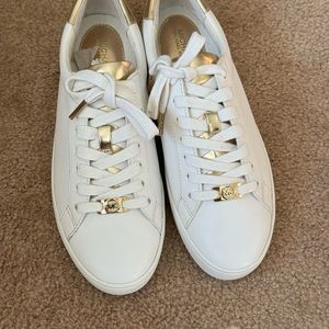 Michael Kors slim style fitting shoe size 8